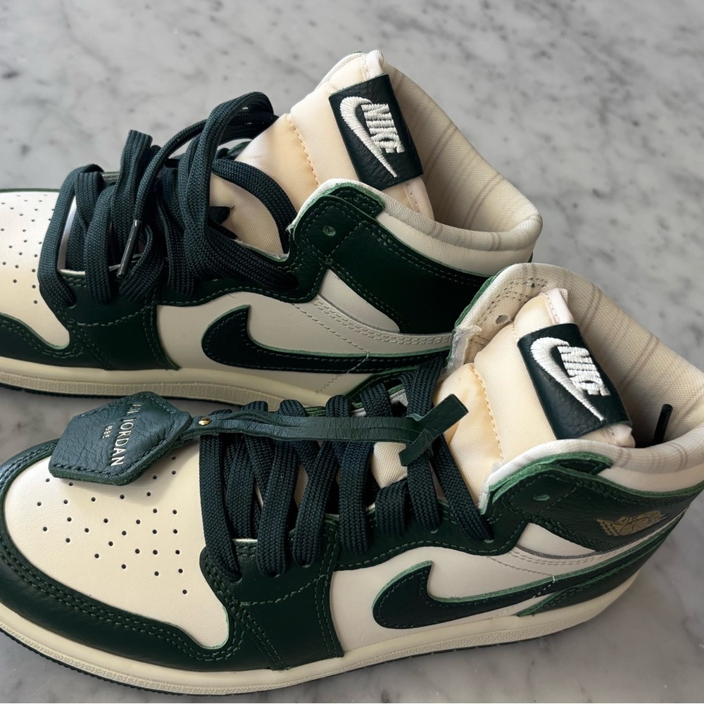 Nike Air Jordan 1 Retro High OG in Green and Cream